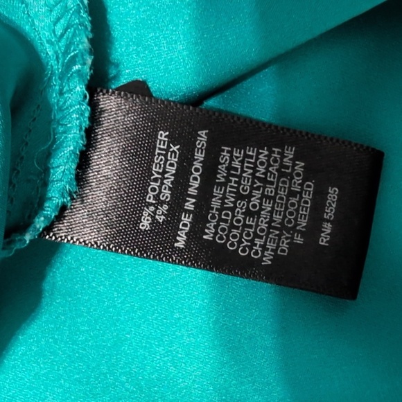 Express Blouse Teal Satin Blend V-Neck Work Professional Attire Size XS - Picture 9 of 10